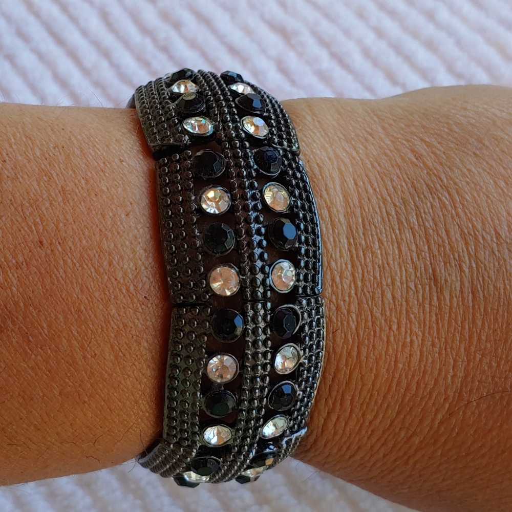 Pretty Black & Clear Crystal Stretch Bracelet!!!